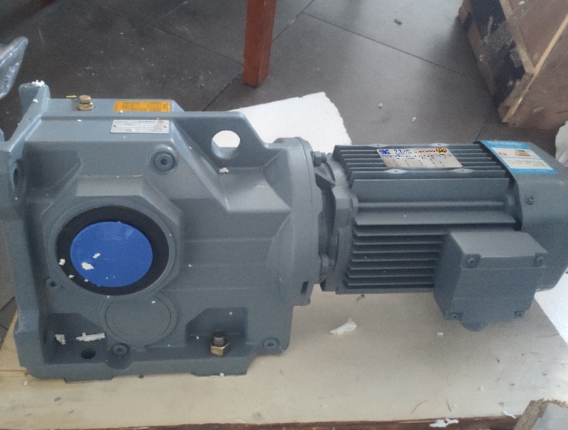 110.5轉的減速機,110.5rpm/min減速電機,每分鐘110.5圈的減速箱.jpg